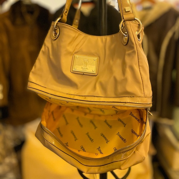 Tignanello, duo compartment, bucket style, zipper area below, a good baby bag. - Picture 8 of 14